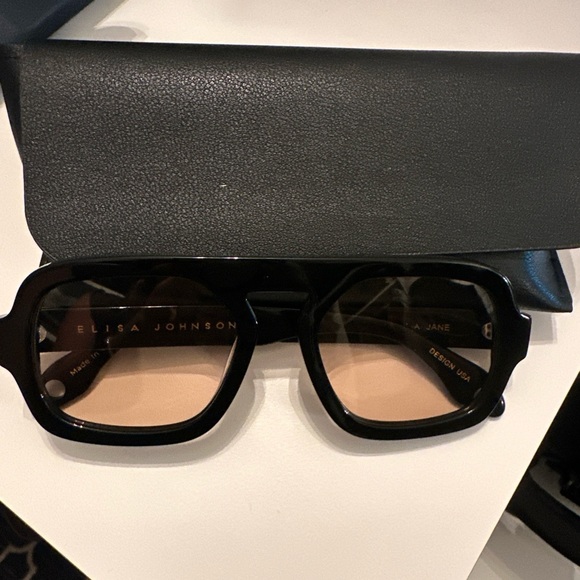 Black Square Women's Sunglasses - Picture 3 of 8